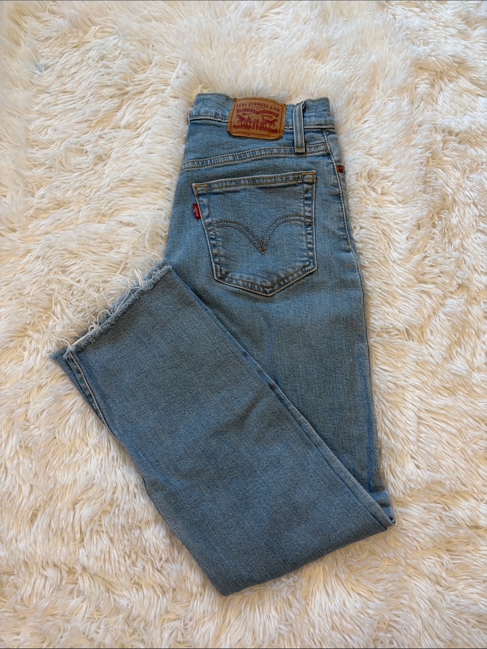 Levi's Women's High-Rise Light Blue Cropped Wedgie Straight-Leg Jeans